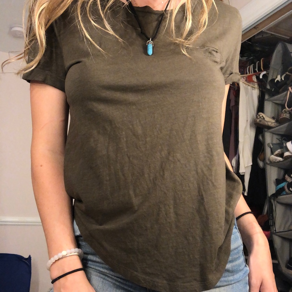 Cute basic army green top!